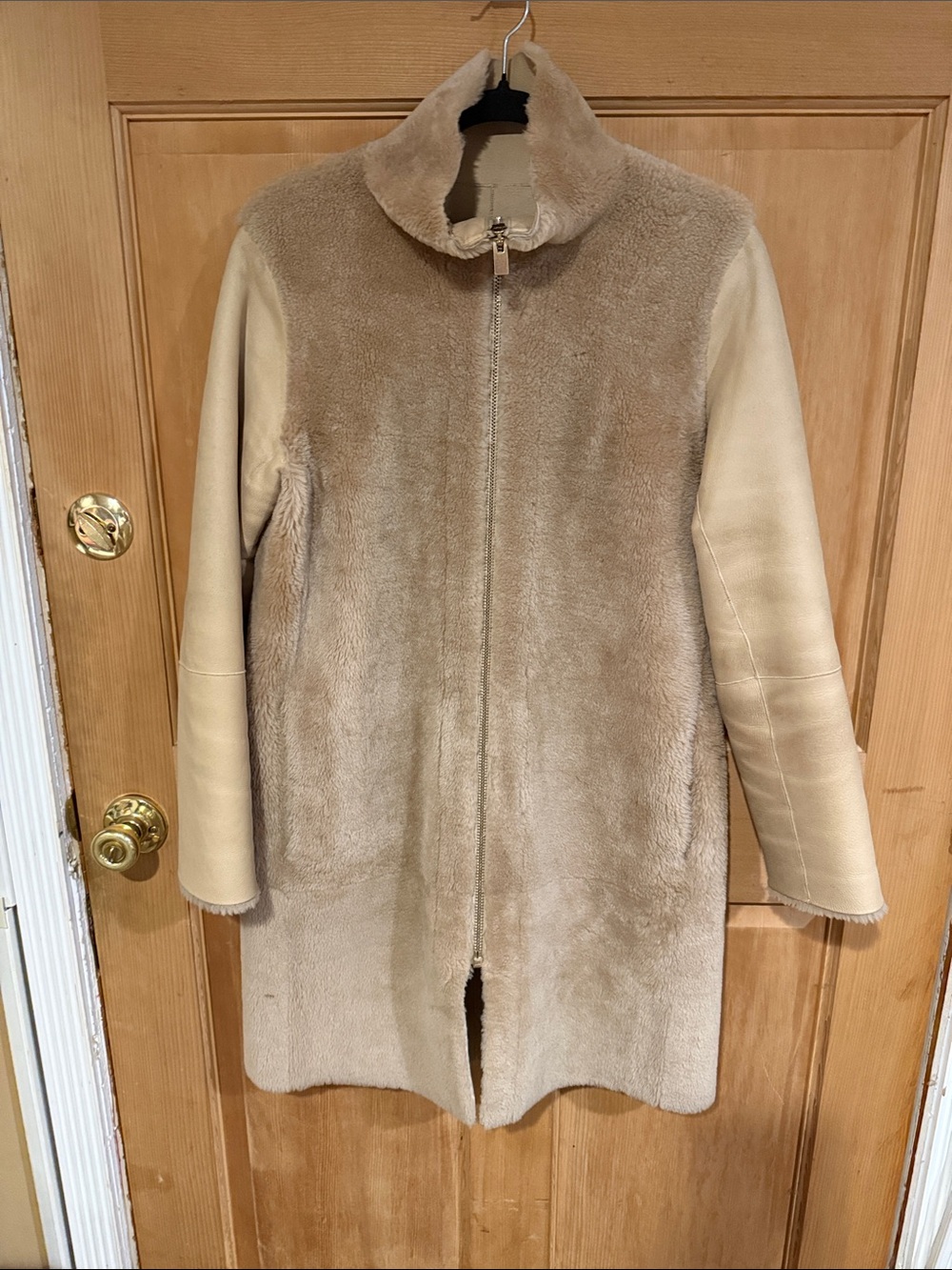 Club Monaco collection Beige Cream Teddy Shearling Coat with leather sleeves, xs